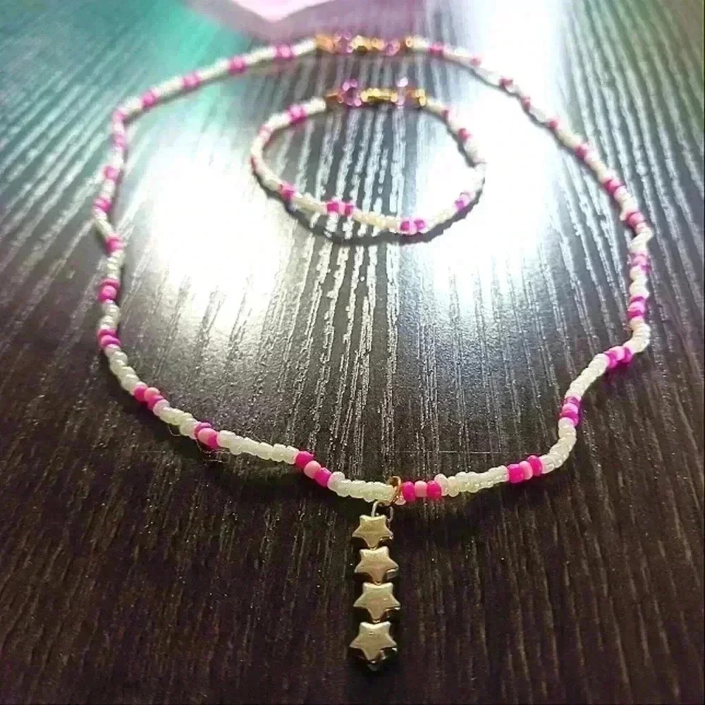Beaded necklace and bracelet set